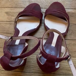 Size 8 burgundy shoes